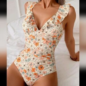 🌷3/$30🌷 Cream Ruffled One Piece Floral 6 You++Swimsuit Ruffled Plunge sz Large